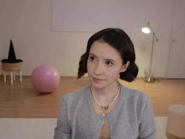 Admire 18 years old -FemaleEssence- from BongaCams -FemaleEssence- from BongaCams