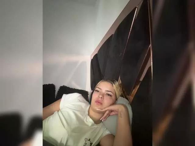 Aisha-engel on BongaCams 