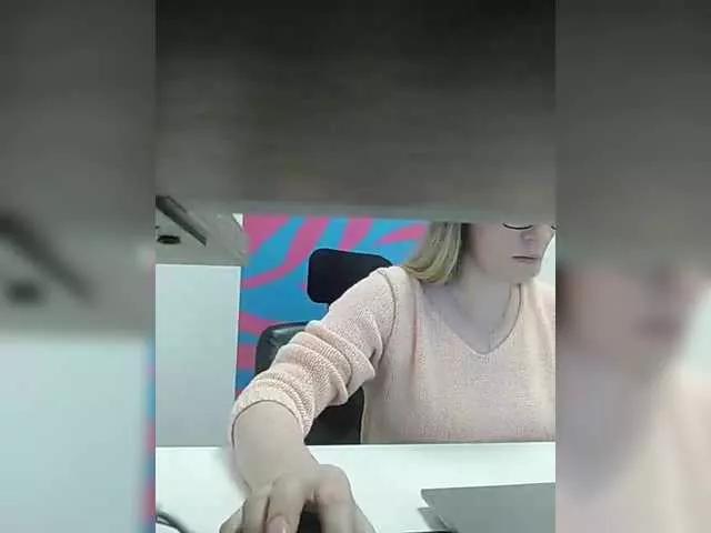 Offline Angelinamik on BongaCams