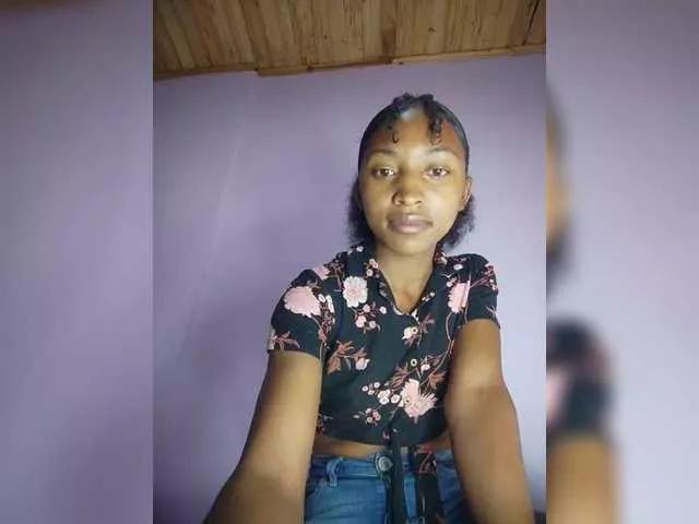 Offline Annais19 on BongaCams