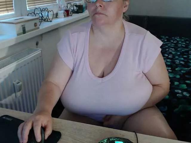 Bessy123 on BongaCams