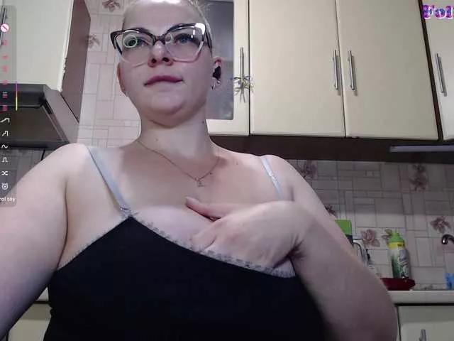 Offline CarolinaDiamond33 on BongaCams