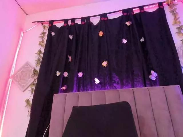 Freechat CloeeSaenz on BongaCams