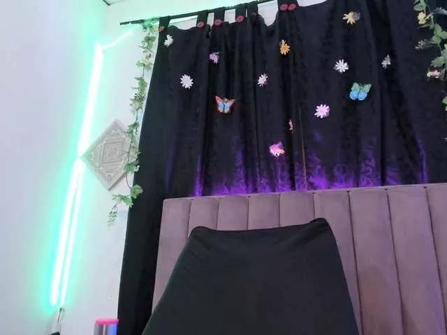 Freechat CloeeSaenz on BongaCams