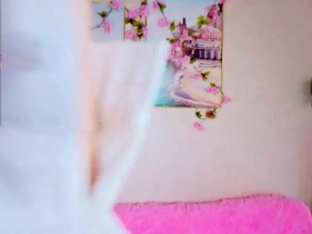 Offline CrimsonAura on BongaCams