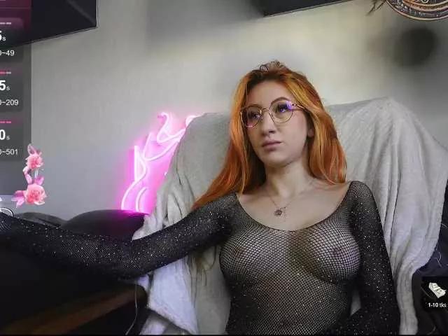 Daddyslittleslutfox on BongaCams 