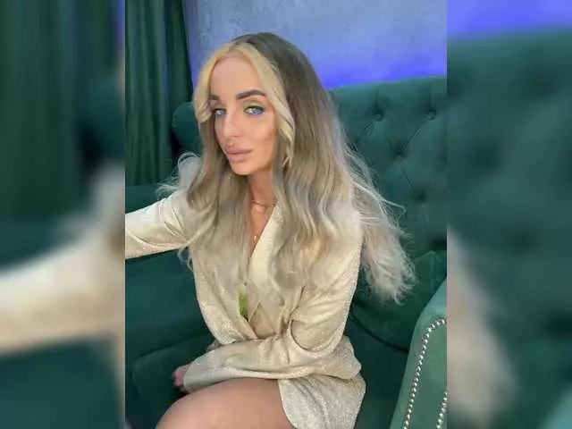 DarinaUK on BongaCams 