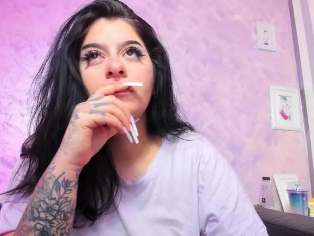 divineariaxxx on BongaCams 