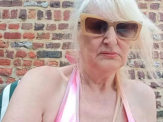 Offline Dominatrix-Helga on BongaCams