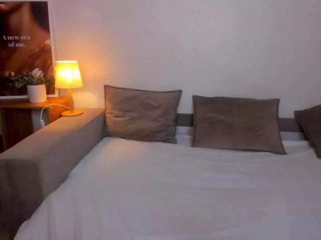 Offline ElinaStarr on BongaCams