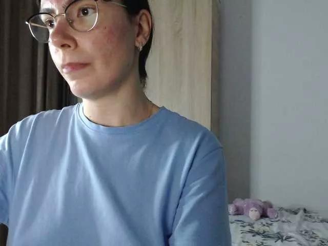 Offline Elinor21 on BongaCams