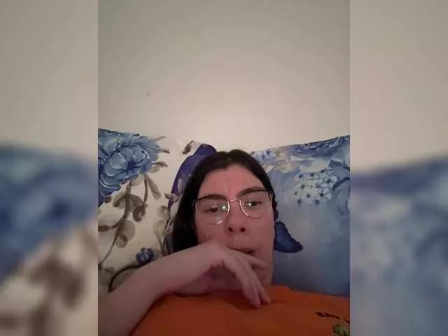 Offline Elinor21 on BongaCams