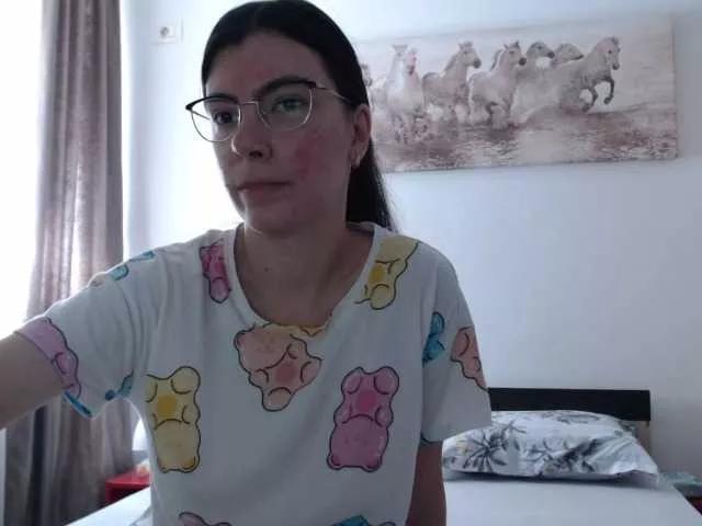 Offline Elinor21 on BongaCams