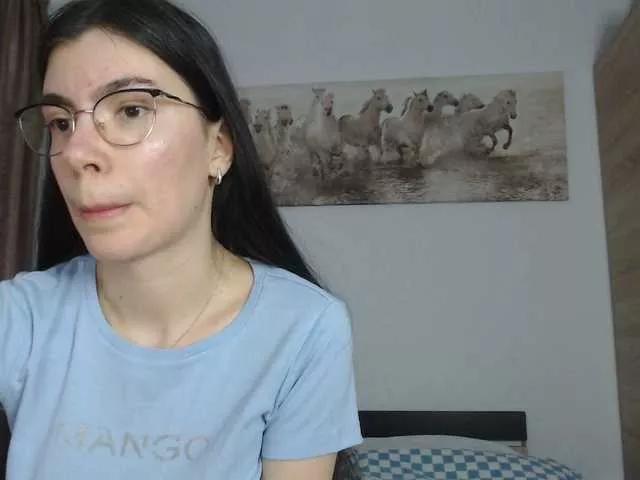 Offline Elinor21 on BongaCams