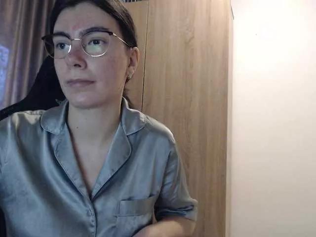 Offline Elinor21 on BongaCams