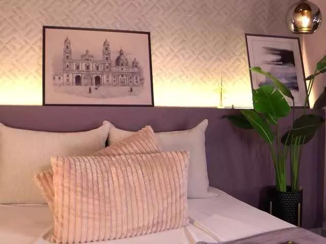 ElleDiane on BongaCams 