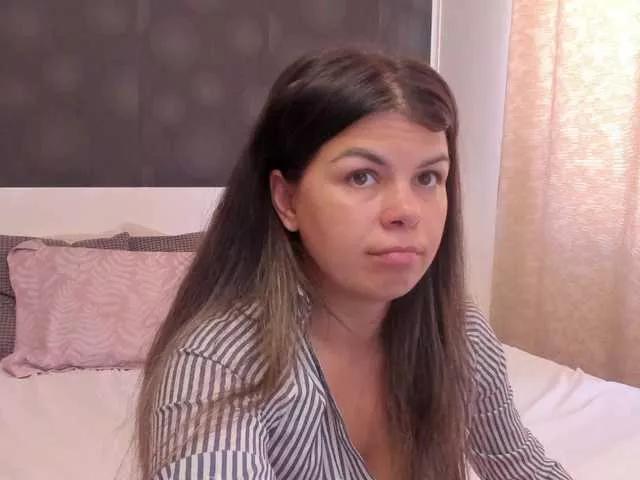 ELLY2 on BongaCams