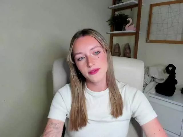 EvelynBlond on BongaCams 