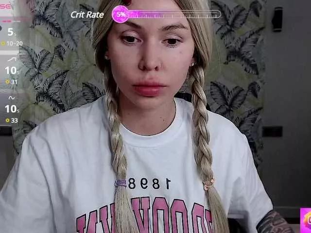 Offline Foxymoxy19 on BongaCams