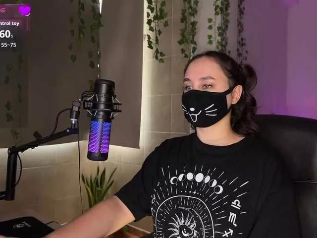 Masturbate to GummyPeach, she wants to masturbate for you GummyPeach from BongaCams