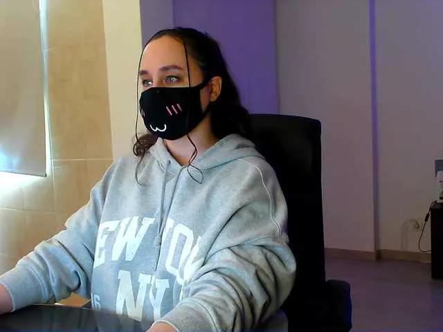 Offline GummyPeach on BongaCams