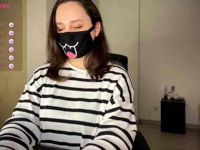 Offline GummyPeach on BongaCams