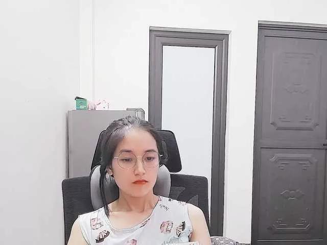 Offline Hana099 on BongaCams