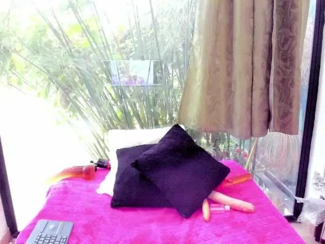 Hannaa32 on BongaCams 