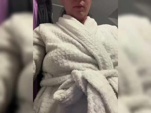 Hanny-ynnaH on BongaCams 