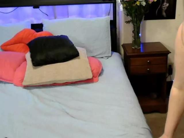 Offline Holliekate on BongaCams