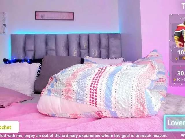 Offline HollyTegan on BongaCams