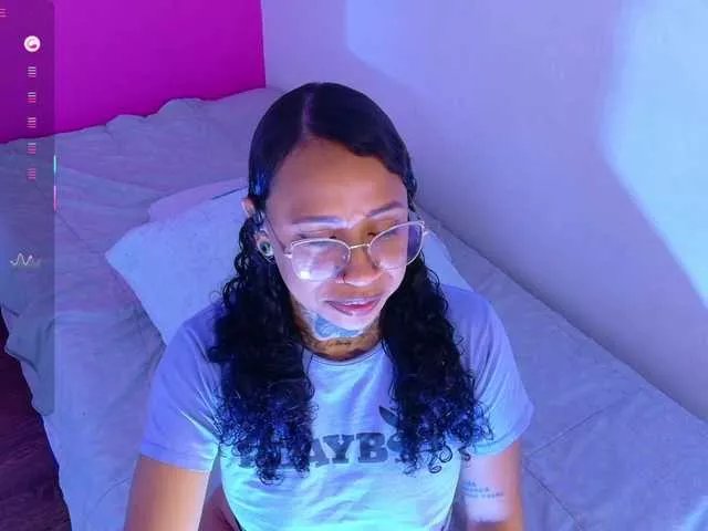 hollyvega on BongaCams 