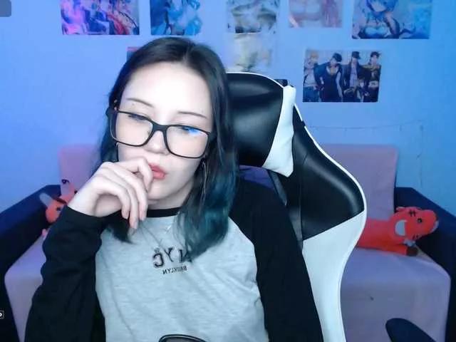 Offline Hugo-Min on BongaCams