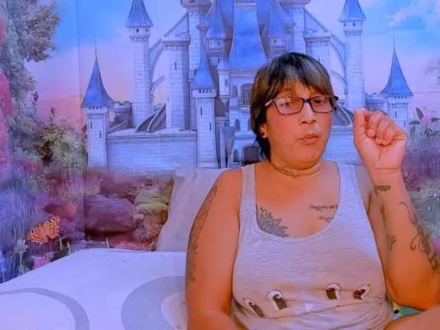 Freechat indianroxy on BongaCams