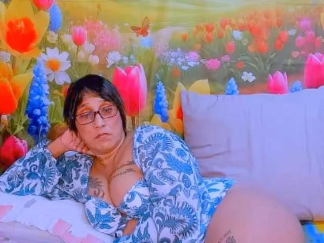 Freechat indianroxy on BongaCams