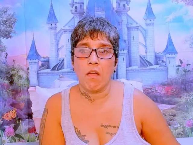 Freechat indianroxy on BongaCams