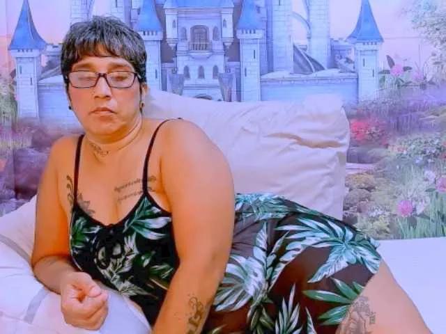 Freechat indianroxy on BongaCams