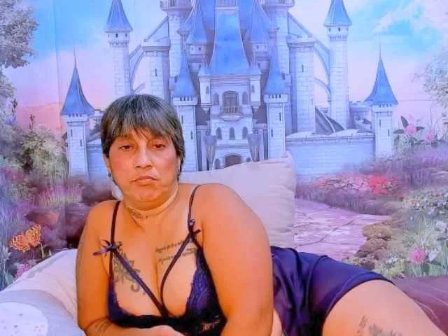 Freechat indianroxy on BongaCams