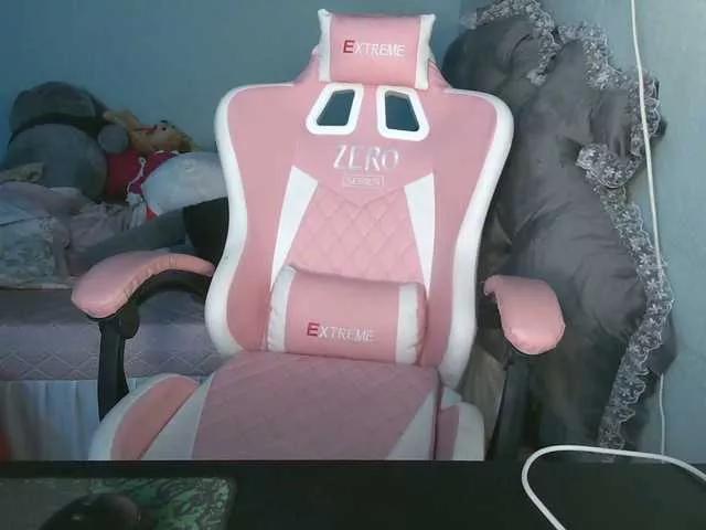 Offline Julia98 on BongaCams