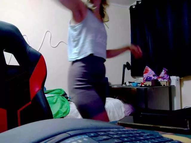 Offline karo131324 on BongaCams