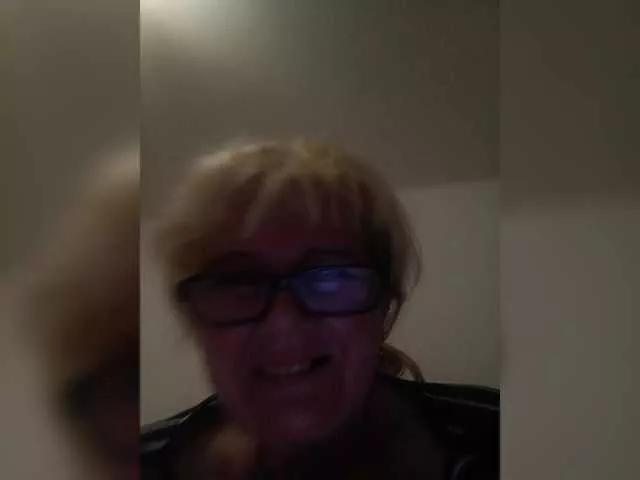 Freechat KASANDRABOLOSHKA on BongaCams