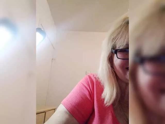 Freechat KASANDRABOLOSHKA on BongaCams