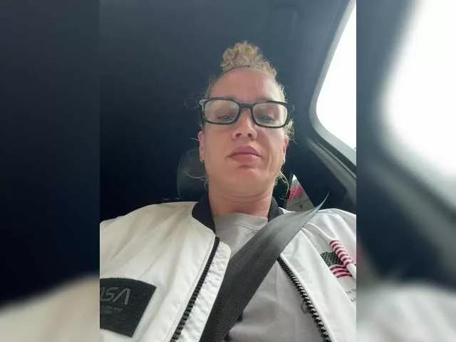 Latinasexy4 on BongaCams 