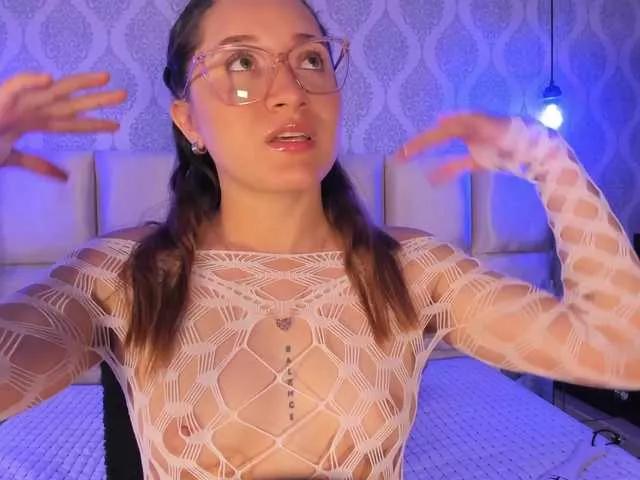 LeiahBlonde from BongaCams