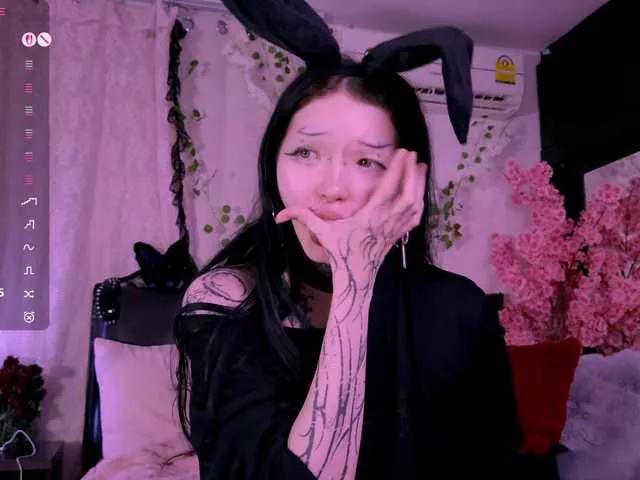 Cute Leinbone wants you to fuck her body now Leinbone from BongaCams