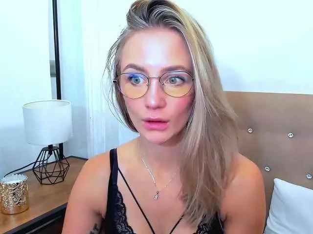 Offline Lenadate on BongaCams