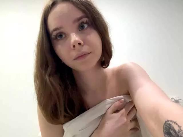 Admire cute performer Lil-RO-XO Lil-RO-XO from BongaCams