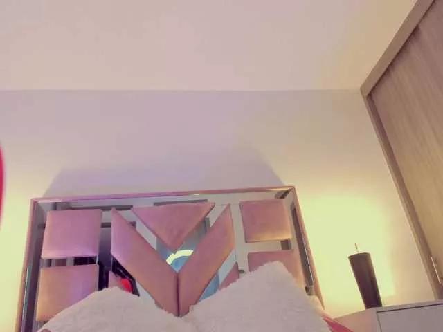 Offline LindseyMoss on BongaCams