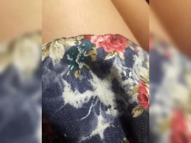 little-pussy3 on BongaCams 
