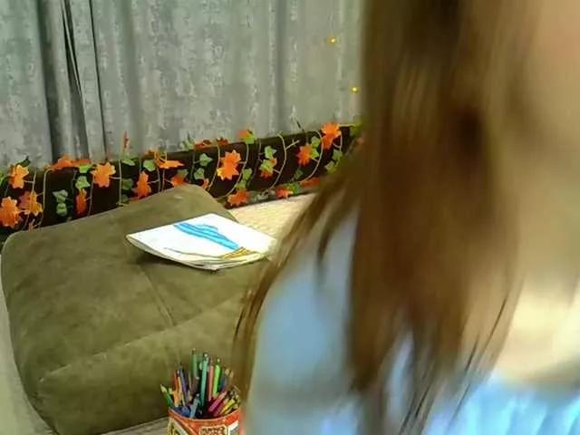 Admire 18 years old LittleLisse from BongaCams LittleLisse from BongaCams